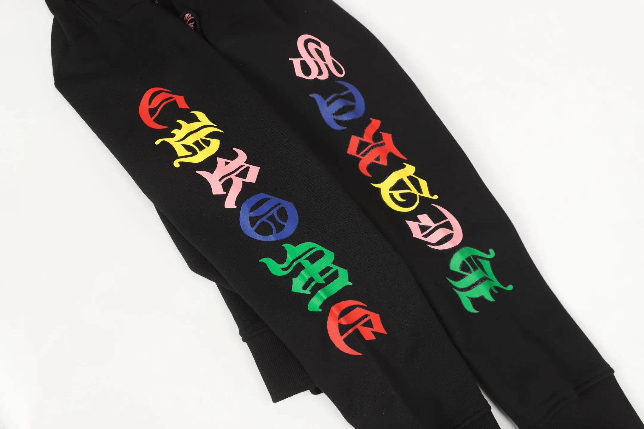 P250 cross-border model, please do not place an order if you are pursuing quality - Chrome Hearts/Chrome Hearts Colorful Cross ✝️ Printed zipper sweatshirt cardigan jacket - High weight, high density and high quality. The wool is soft, delicate and skin-friendly. It feels soft and silky. It has excellent warmth and skin-friendly properties - Custom-woven and dyed, no color difference. No matter the fabric or workmanship details, it beats the ordinary version on the market - Hardware zipper accessories are all customized, full of details - Color: black white -Size: S M L XL